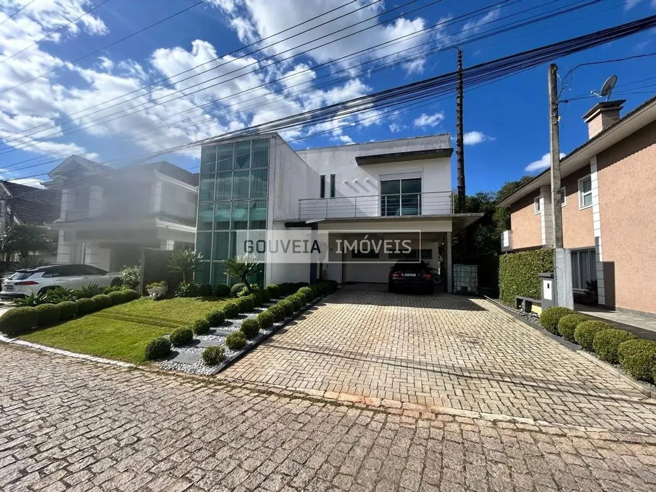 Casa com 5 Dormitórios, 1 Suíte, 471 m², à venda por R$ 2.870.000 - Umbará, Curitiba (PR)