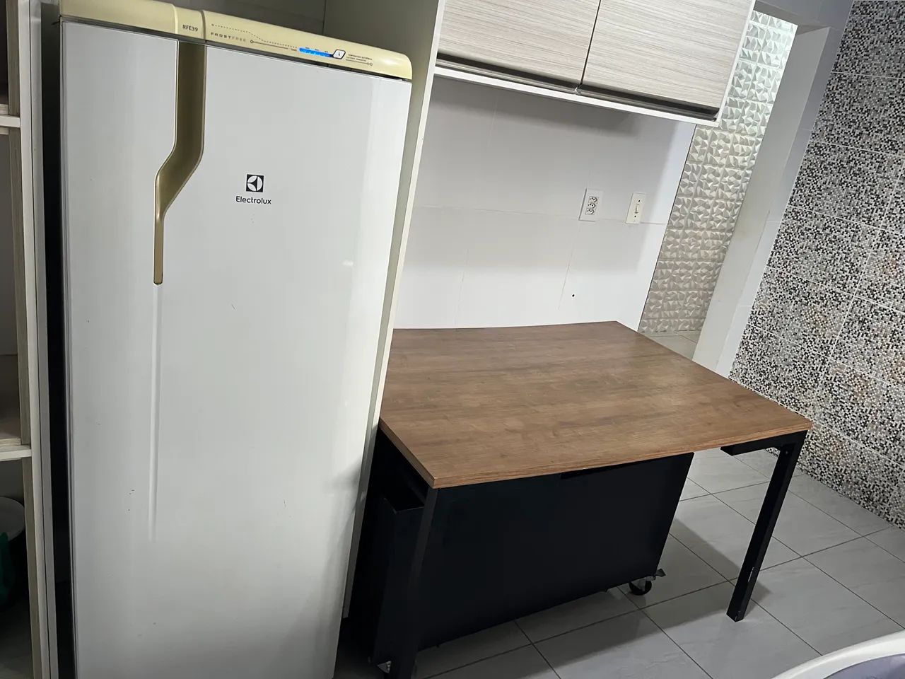 Vendo Geladeira + Mesa - Foto 4