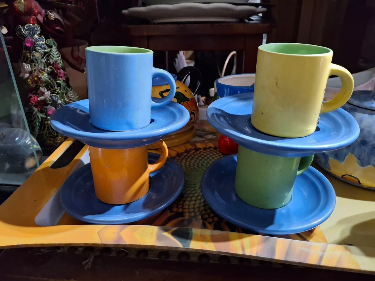 Conjunto de 4 xícaras e pires