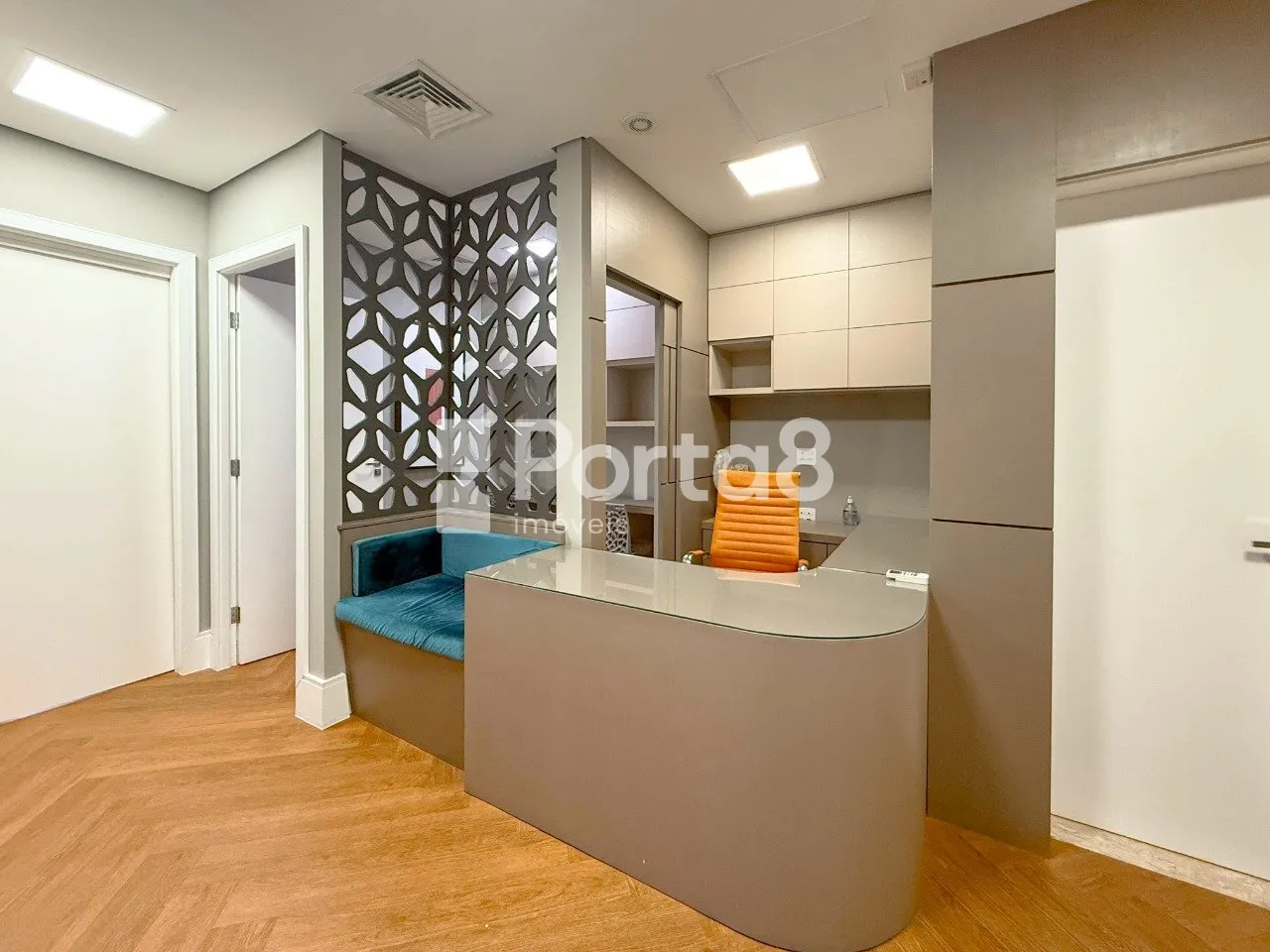 Sala Mobiliada Para Locação no Navarro Building, Próximo ao Plaza Shopping.
