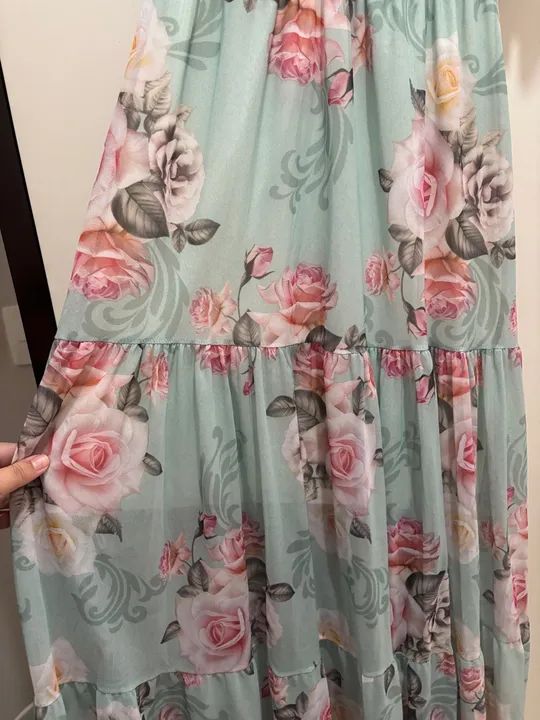 Vestido floral leve e romântico