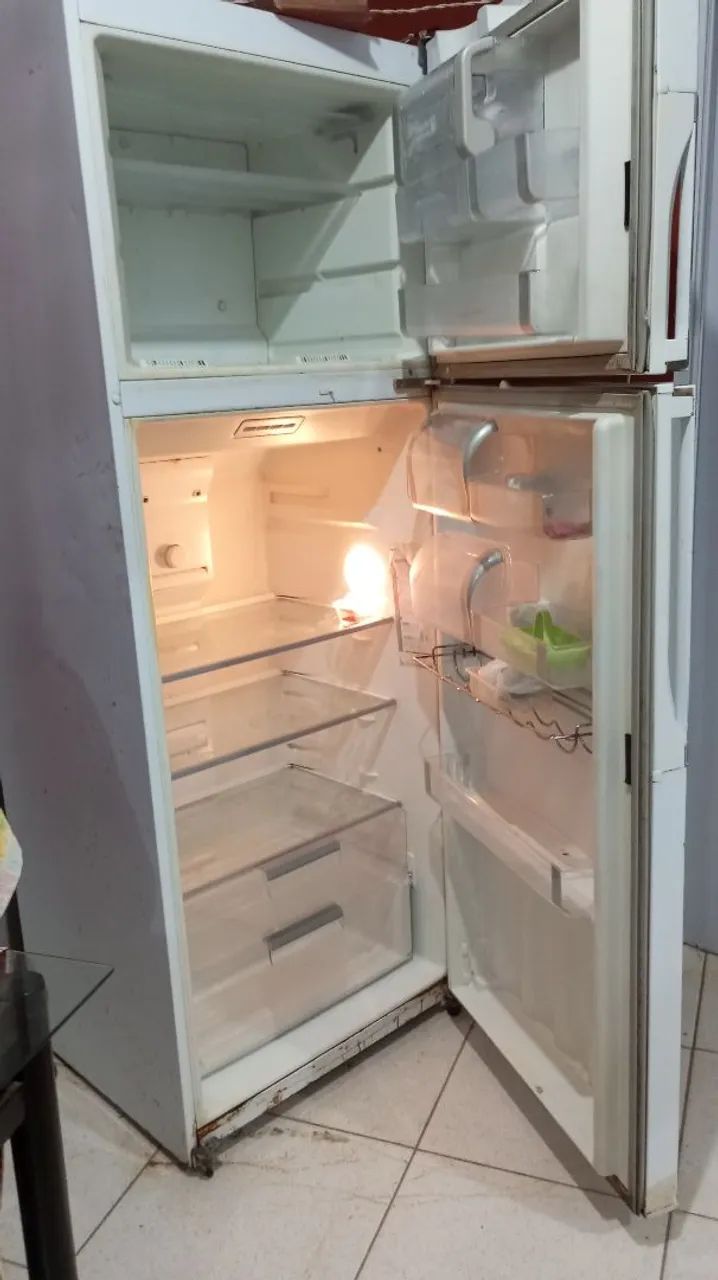 Geladeira com defeito  - Foto 3