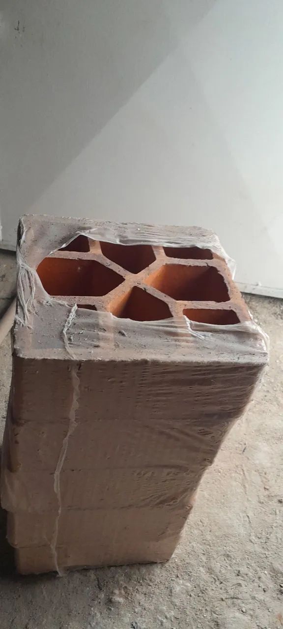 Cobogó Cerâmico Bruto 8 Furos 18x7x18cm <br><br> - Foto 2