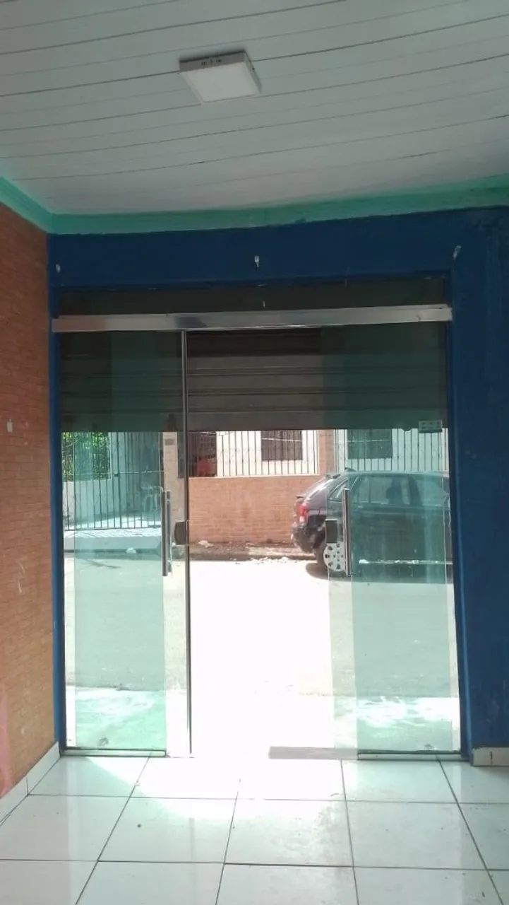 Aluga-se um pequeno ponto comercial