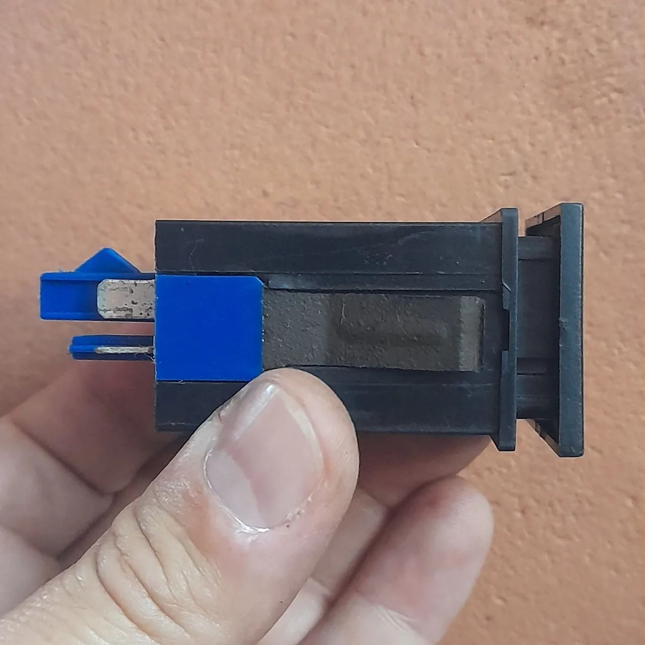 Botão Acionamento luz da caçamba saveiro G3 G4 original - Foto 5