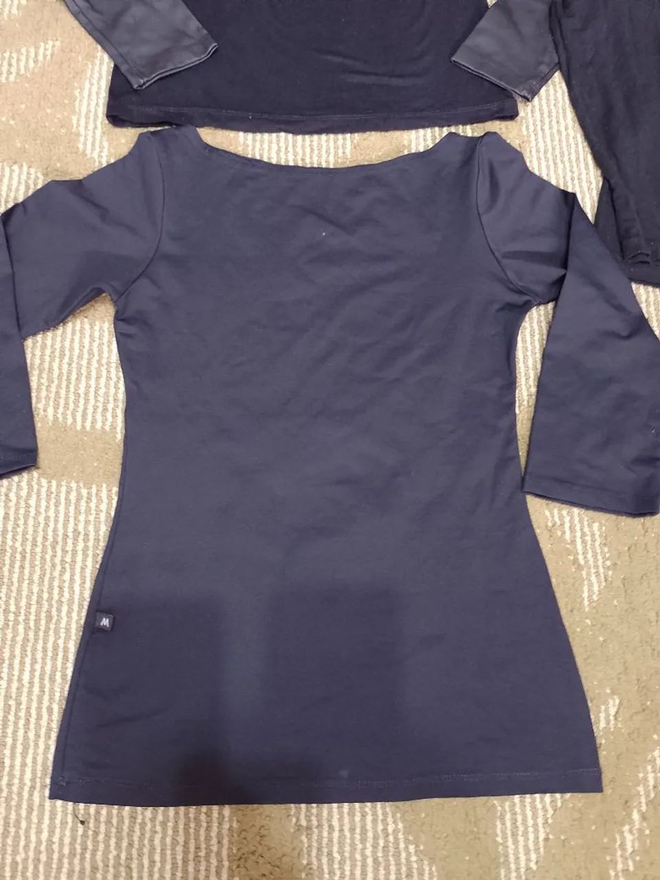 Kit com 3 blusas femininas - tamanho P - Foto 3