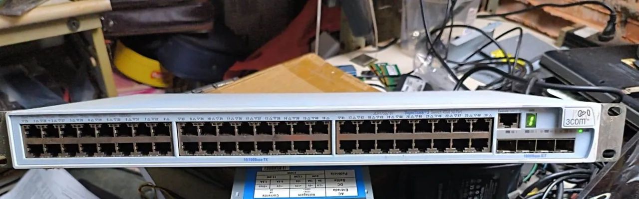 switch 3Com 10/100  modelo 3CR17562-91 