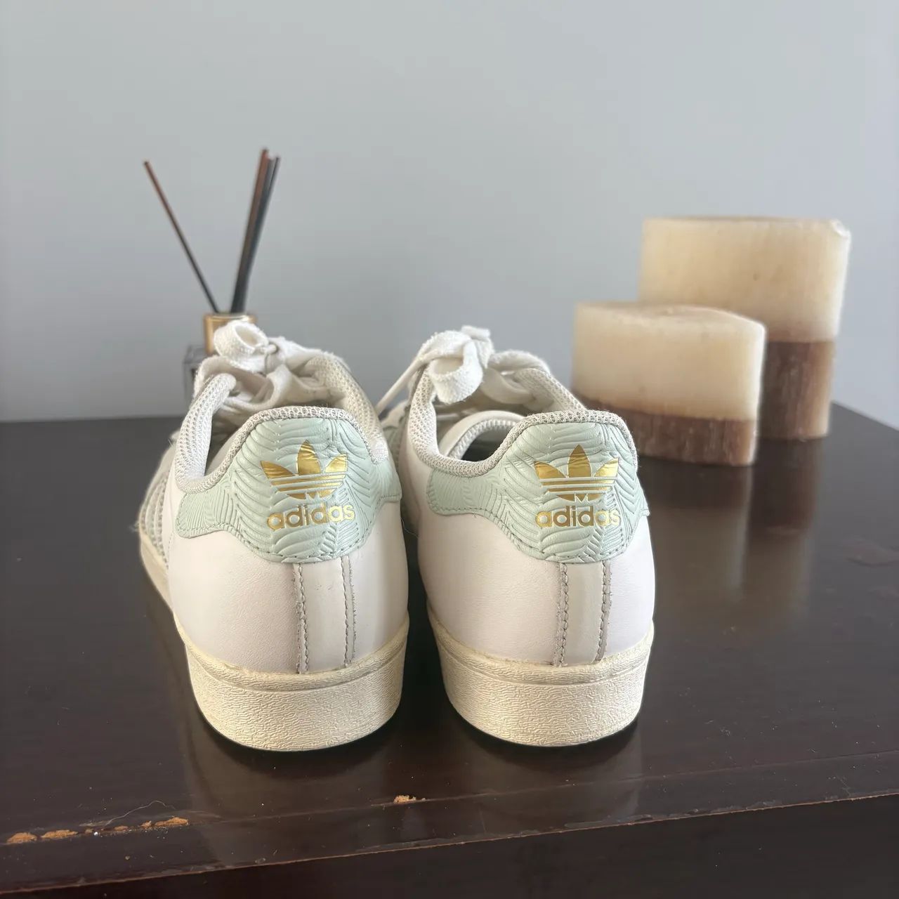 tênis superstar adidas verde e bege - Foto 4