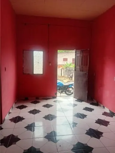 Aluga-se apa casa 2 quartos água e luz já incluso colônia terra nova