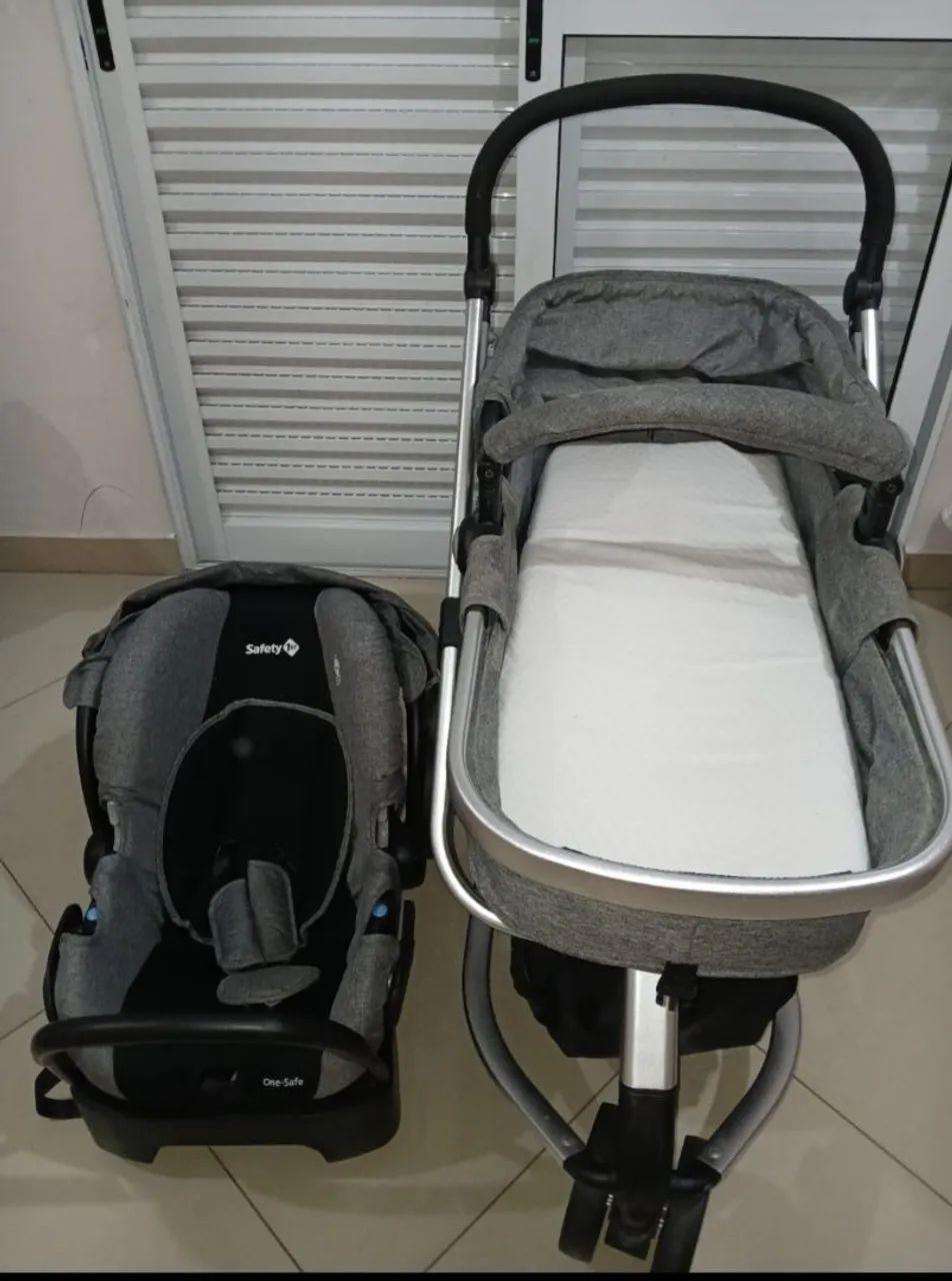 Carrinho de Bebê com Bebê Conforto Safety 1st 