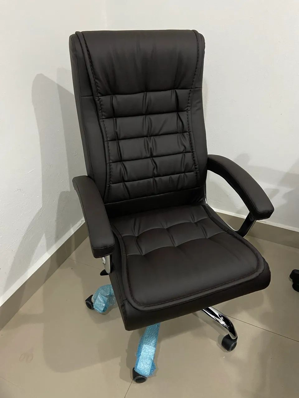 Cadeira molas ensacadas R$890,00 cada - Foto 2