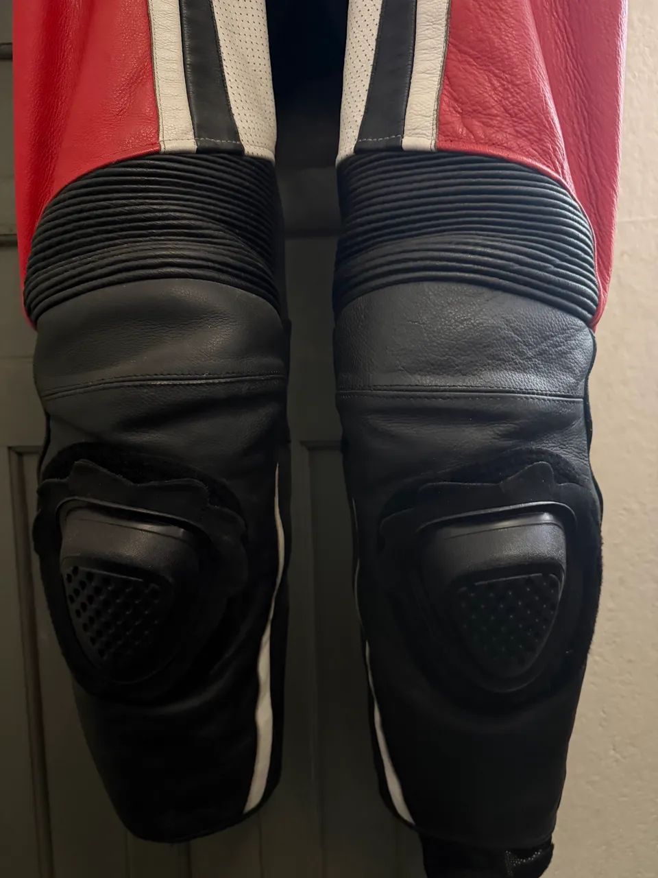 Vendo macacão de couro e bota 