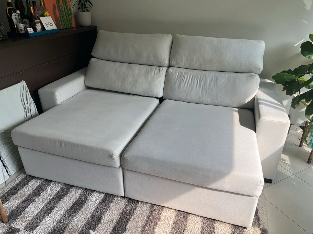Sofa retrátil 4 lugares cinza claro