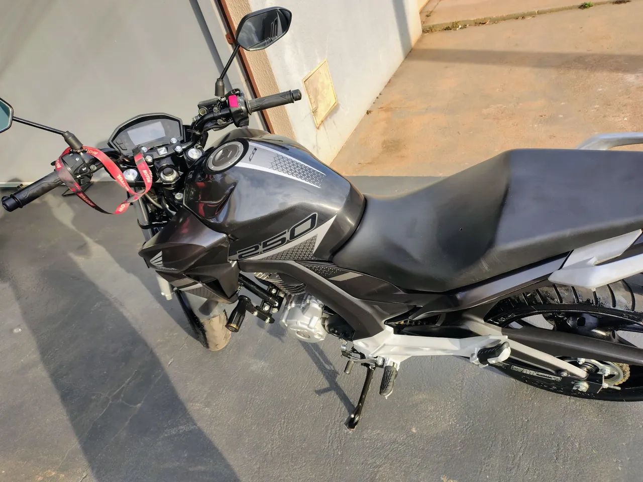 CB 250F Twister  - Foto 3