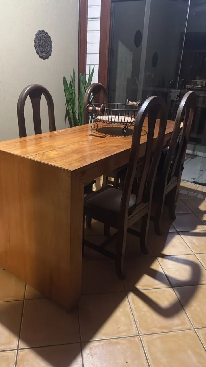 MESA DE JANTAR COM 6 CADEIRAS MADEIRA 