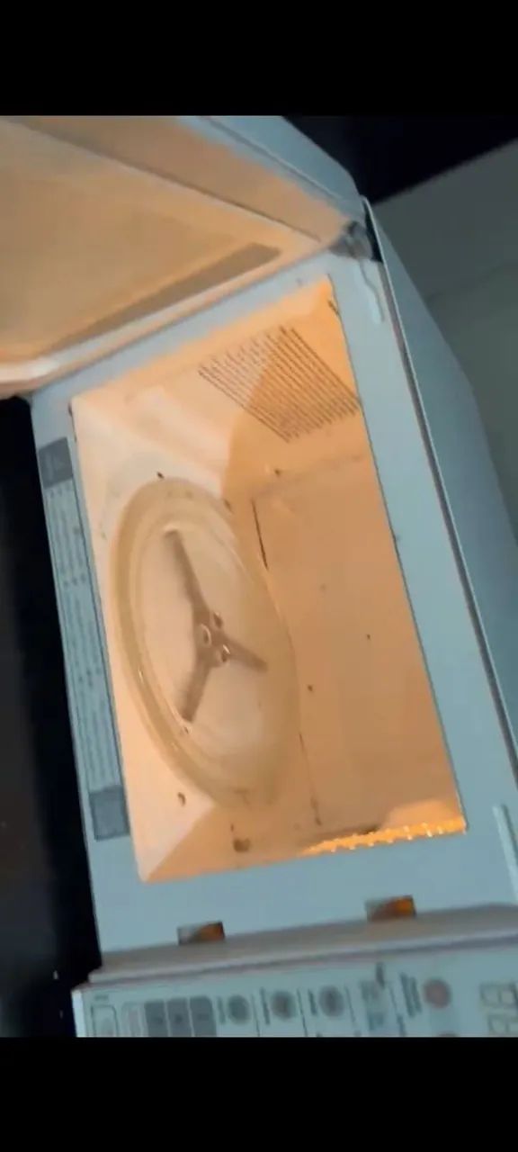 Micro-ondas, usado mas em ótimo estado, funciona perfeitamente - Foto 5