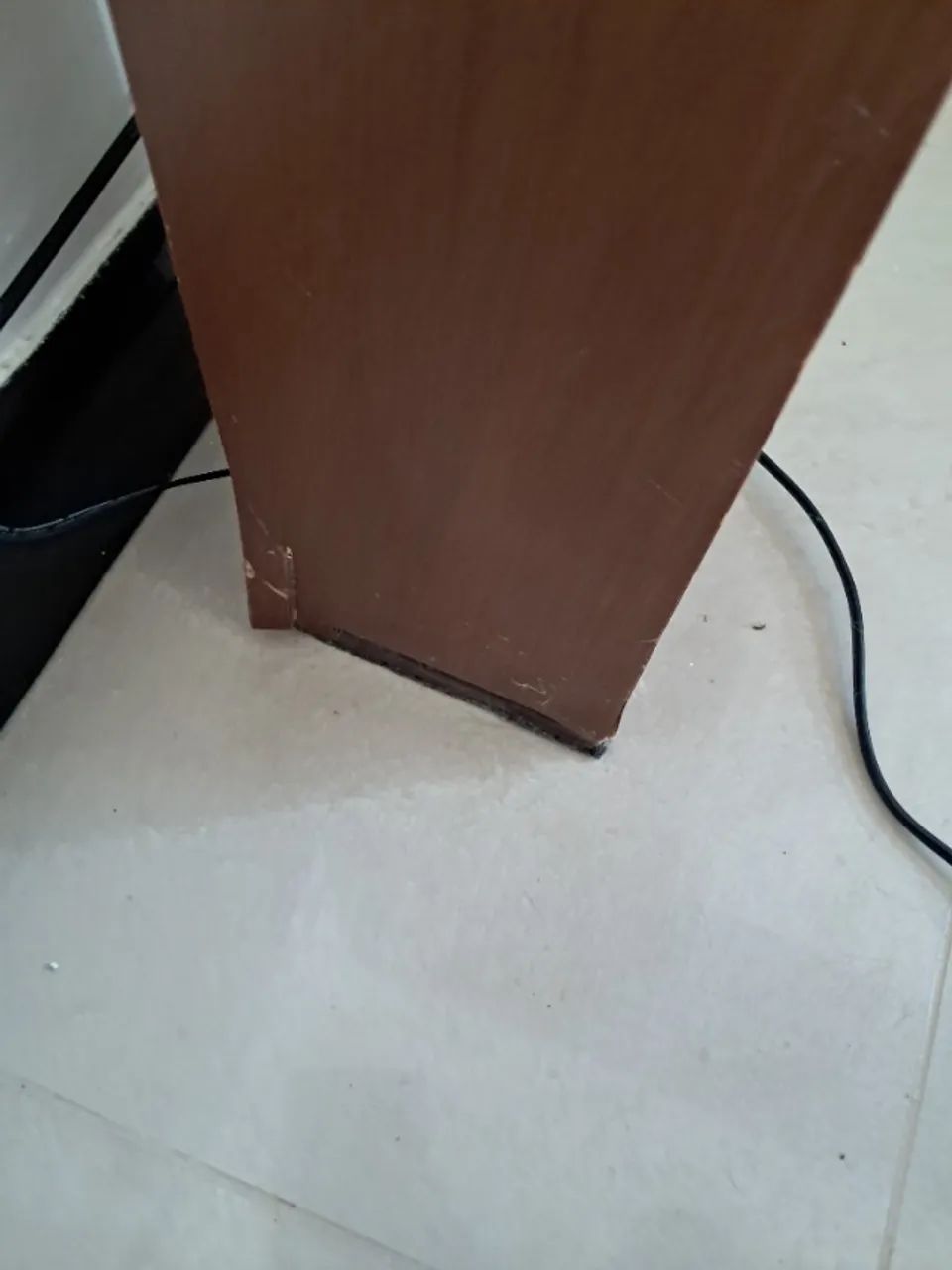 Mesa de jantar 1,60x0,90 com algumas avarias - Foto 3