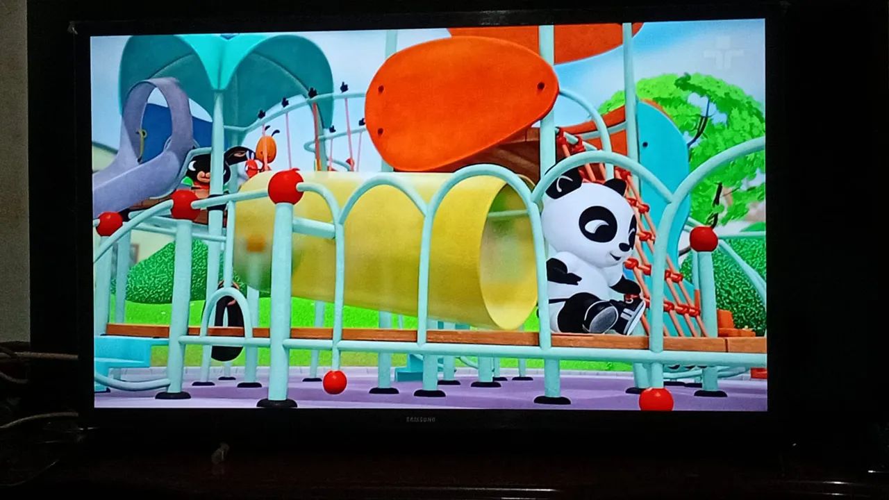Smart TV Samsung Tizen de 32 polegadas com plástico na moldura. Perfeita. - Foto 2