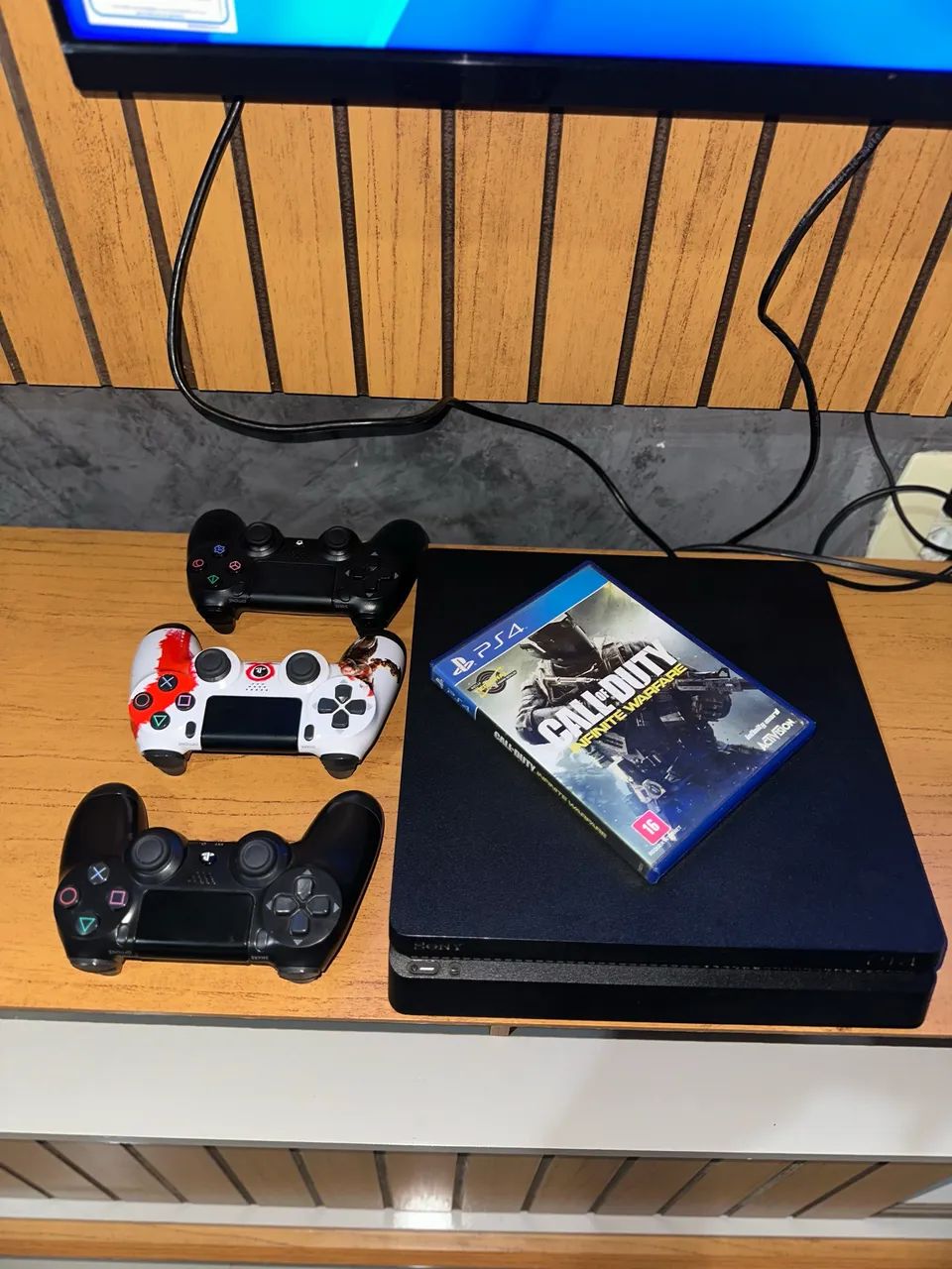 PS4  SLIM 