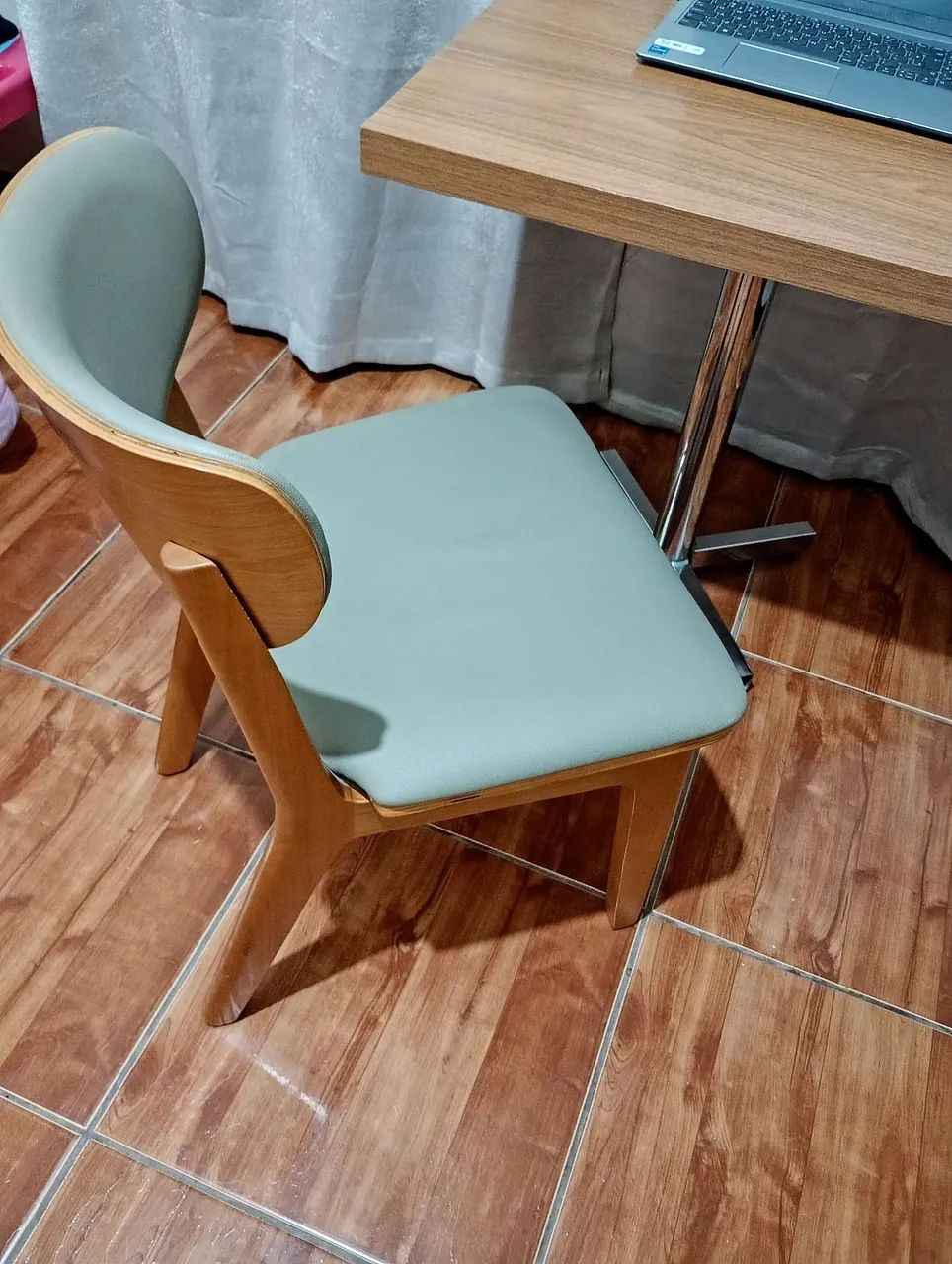 Mesa e cadeira  - Foto 2