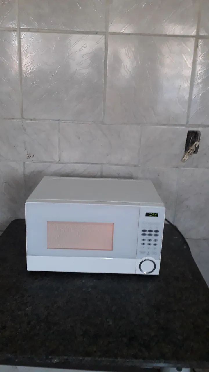 Microondas Midea 18 litros funcionando perfeitamente. 