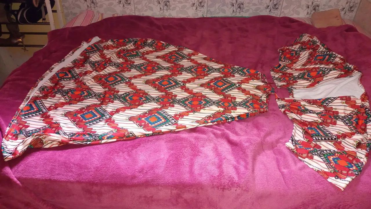 Conjunto de saia e blusa,85% poliamida e 15% elastano