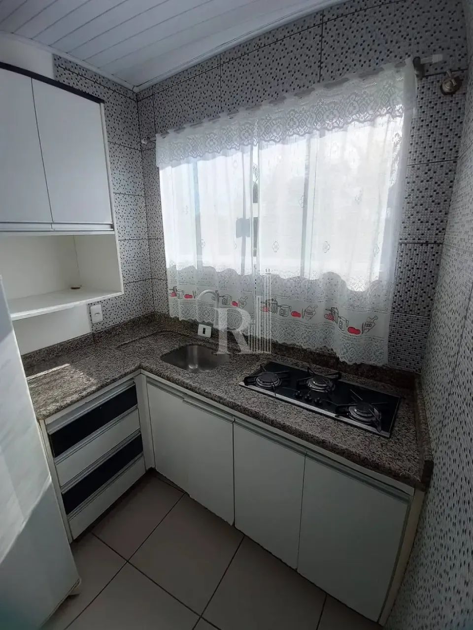 Apartamento para locação semi mobiliado, com dois dormitórios, área de lavanderia e sacada - Foto 4
