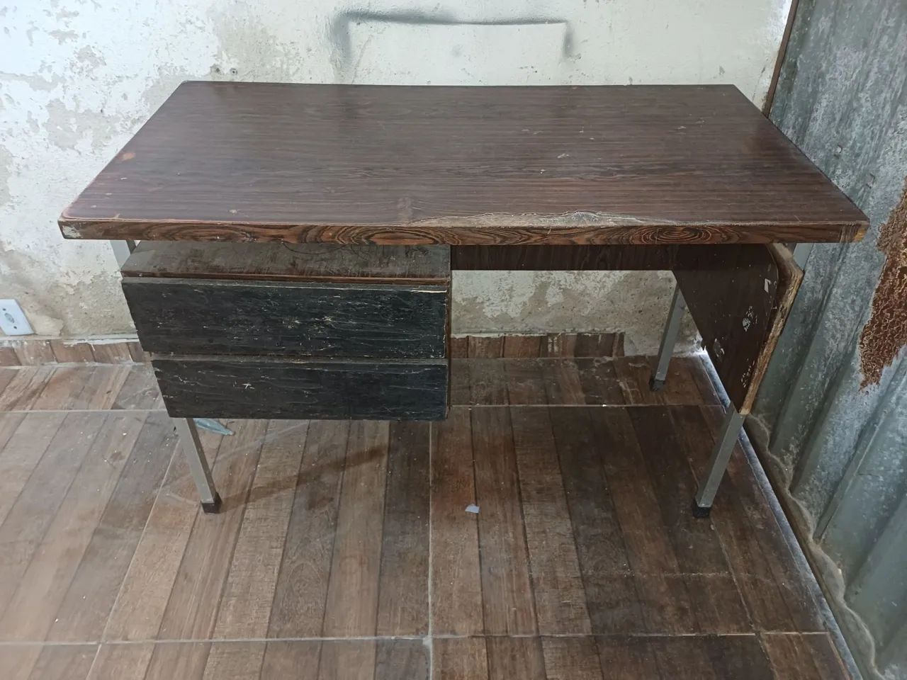 Mesa de Escritório com Gavetas