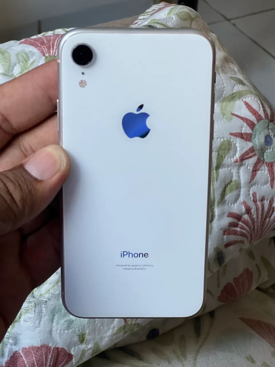 Apple iPhone XR ホワイト 128GB ジャンク品(背面ヒビ割れ) Apple