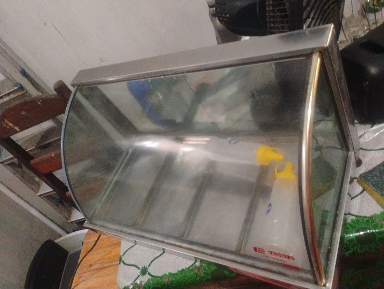 Vendo estufa para salgados 4 bandejas