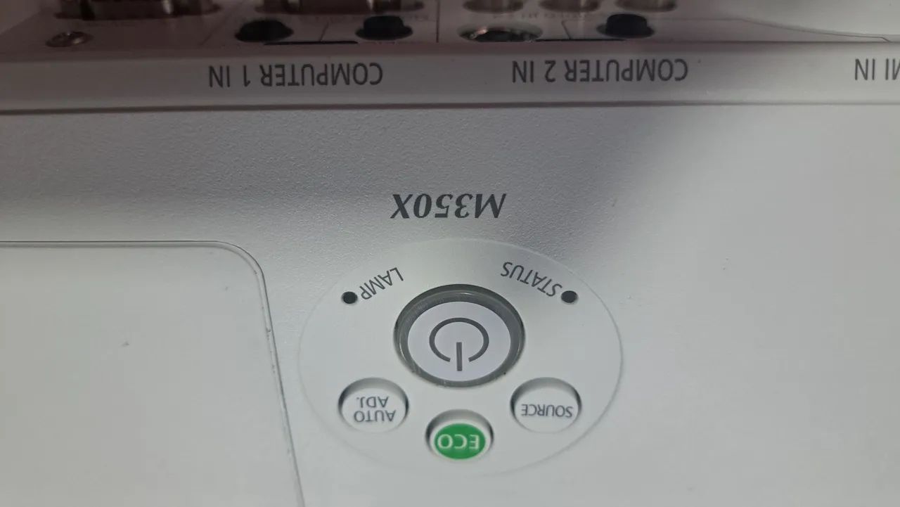 VENDO  PROJETOR NEC M350X  para tirar peças  - Foto 2