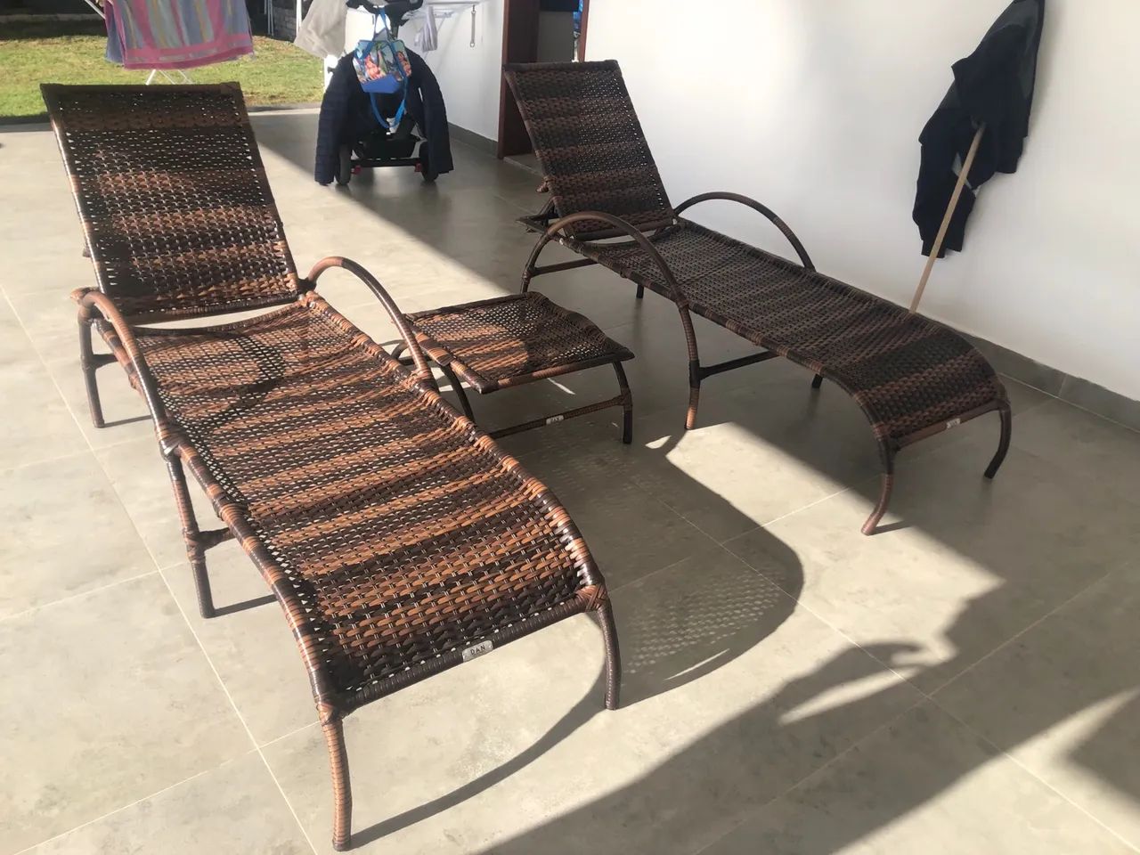 Espreguiçadeiras e mesa de apoio  - Foto 3