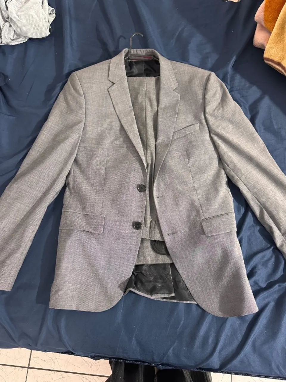 Terno / Costume Hugo cinza
