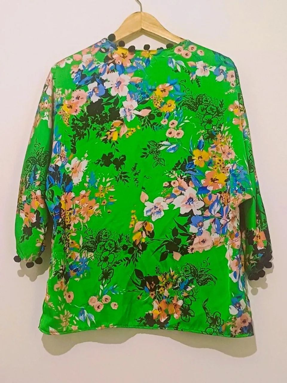 Blusa Feminina Kimono Floral Com Pompons Tecido Estampado - Foto 3