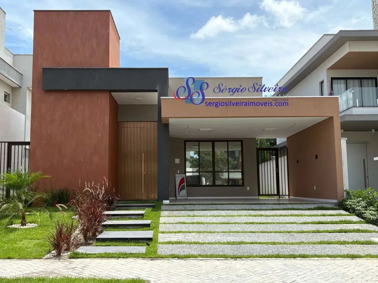 Belíssima casa com 3 suítes na Cidade Alpha
