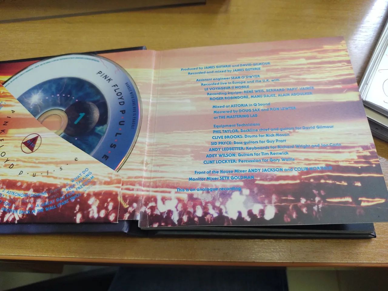 Cd do Pink Floyd, álbum Pulse, com Led acendendo, ótimo estado. - Foto 4