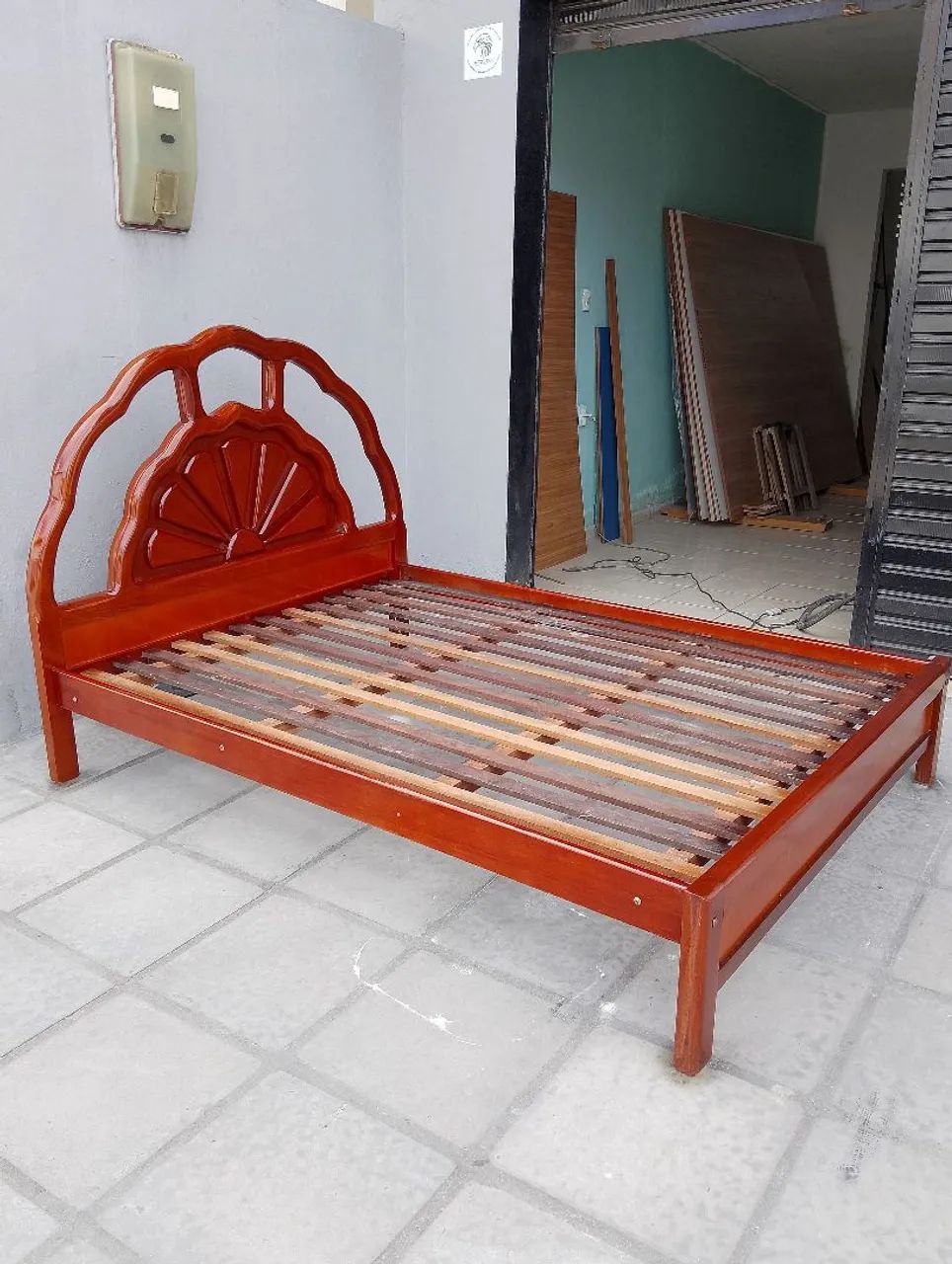 Cama de madeira maciça  - Foto 3