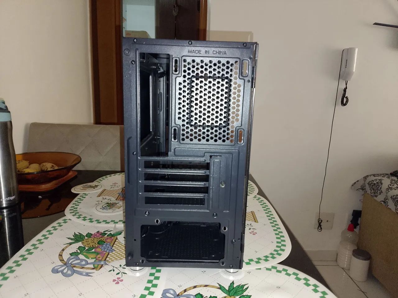 Gabinete com lateral de vidro