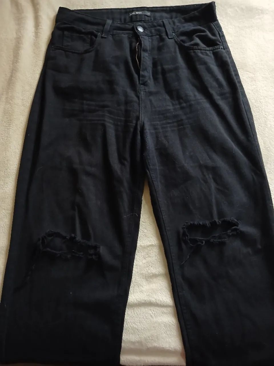 Calça jeans preta destroyed Pool jeans, bom estado, pouco usada. tendencia 2026 - Foto 2