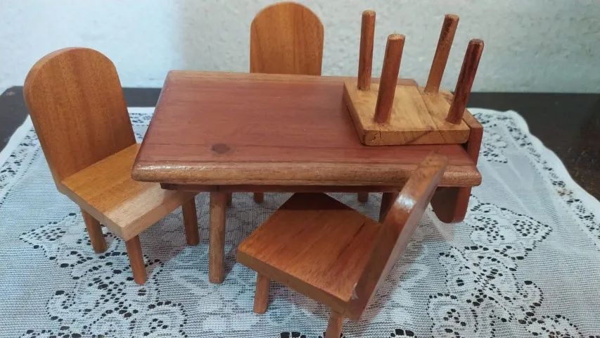 Mini Mesa e cadeiras artesanal (madeira) - Foto 2