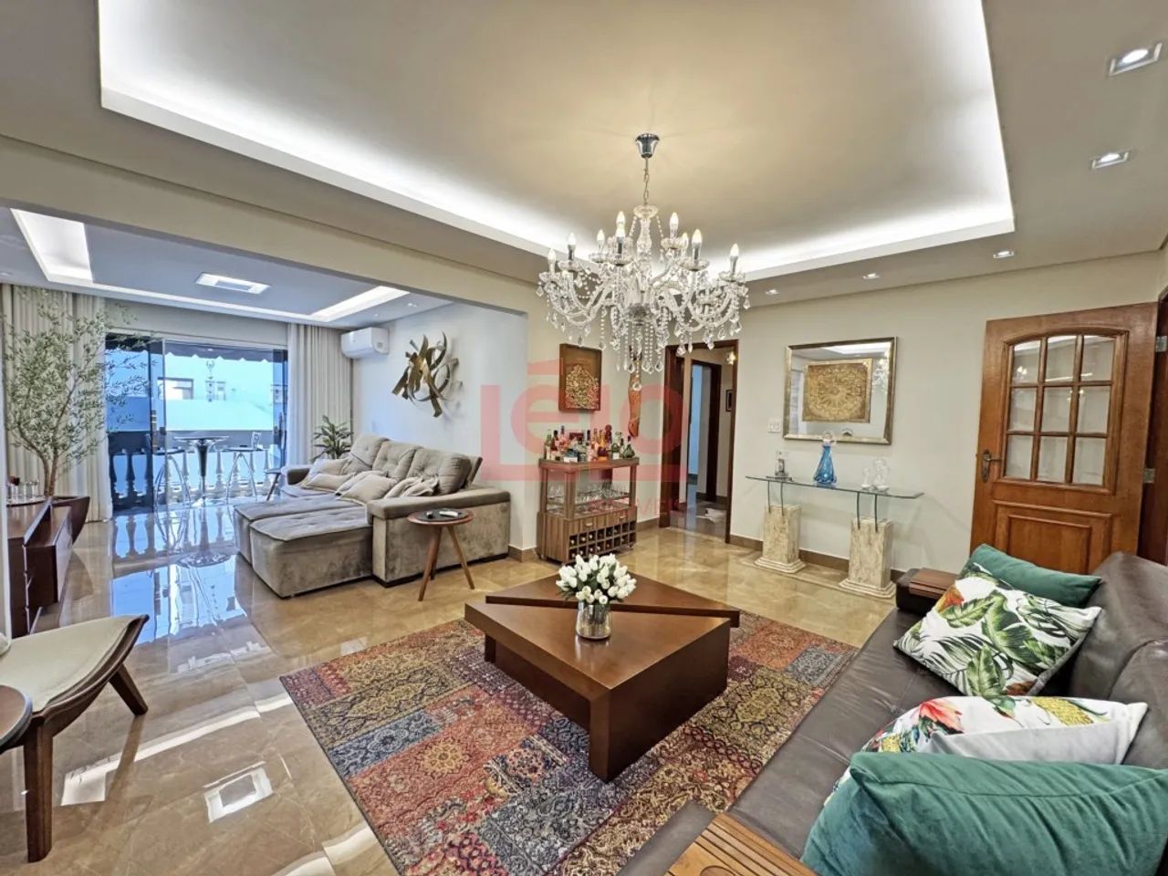 Apartamento lindíssimo todo reformado a 100 metros UEM. - Foto 2