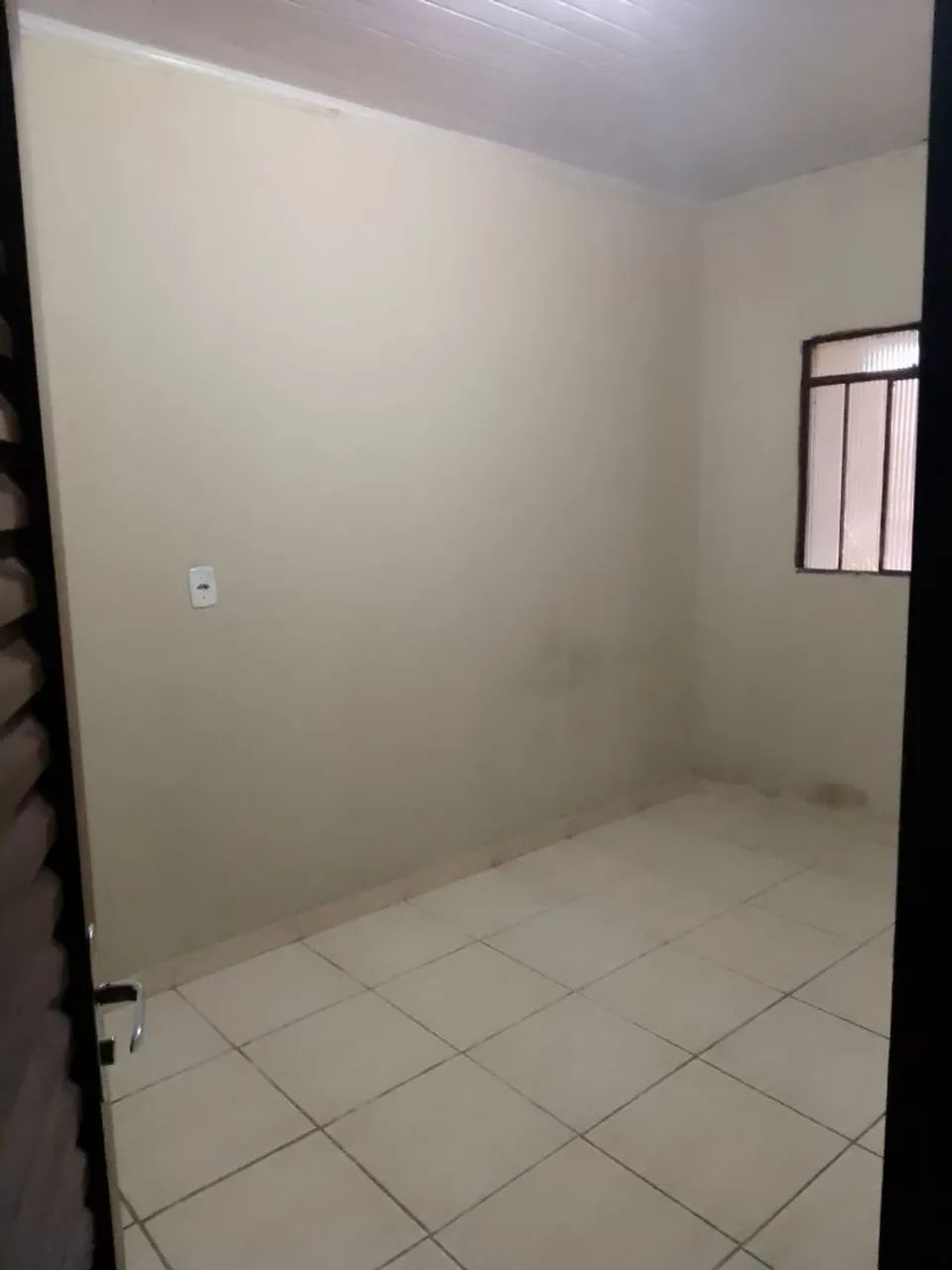 Aluga-se  Casa