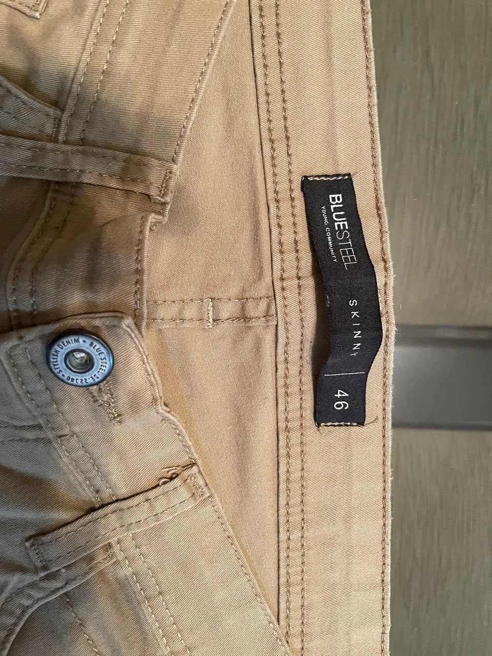 Calça de sarja khaki tamanho 46 - Foto 3