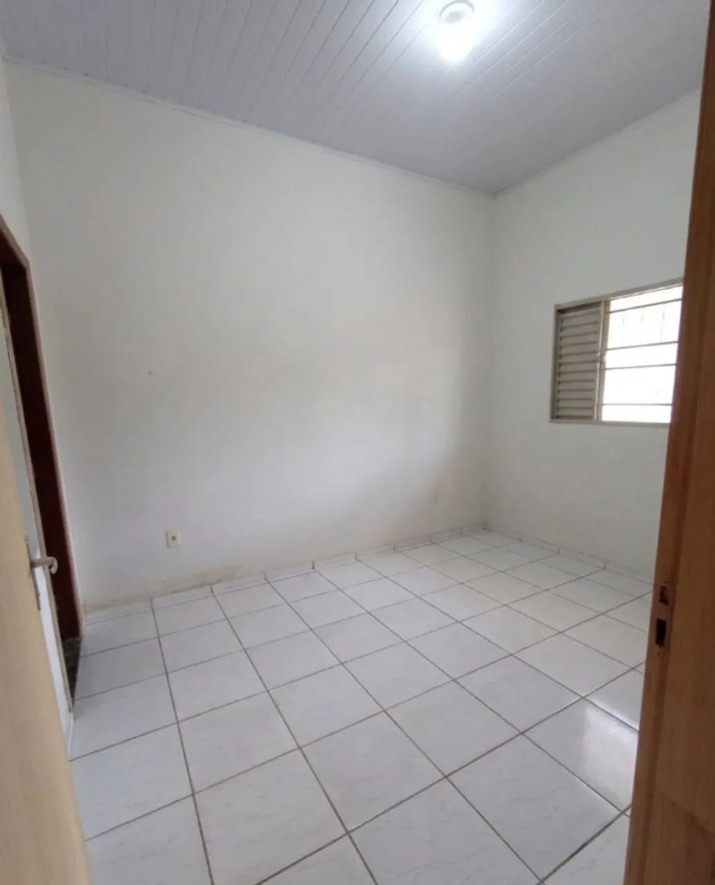 VENDO CASA BEM LOCALIZADA - Foto 3