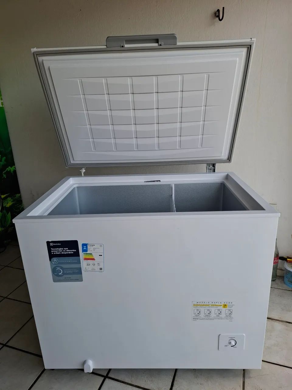 Freezer horizontal Electrolux 315 lts nova - Foto 5