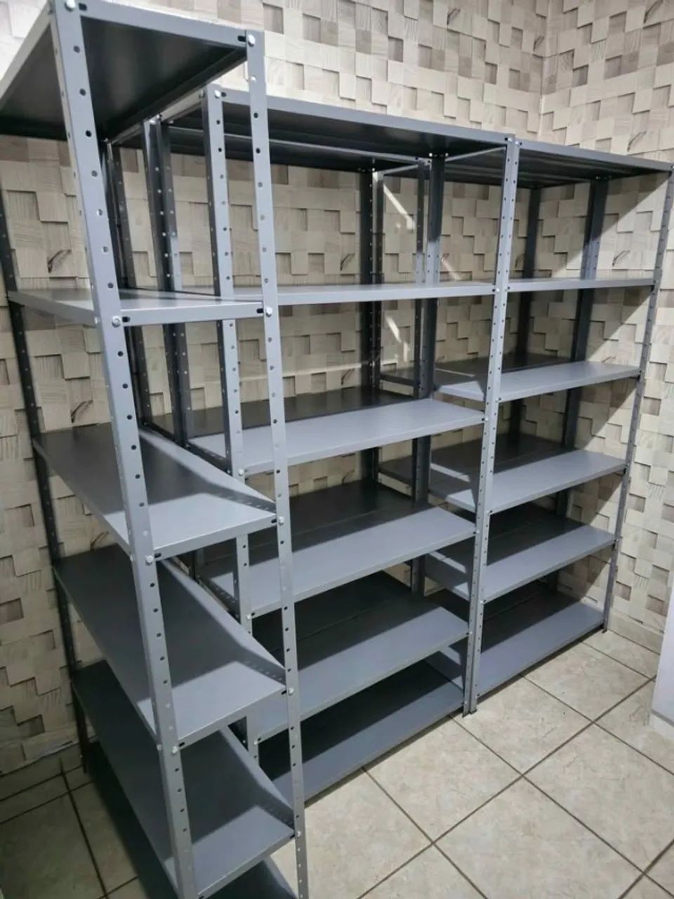 Lote de Prateleiras de Aço Entrego