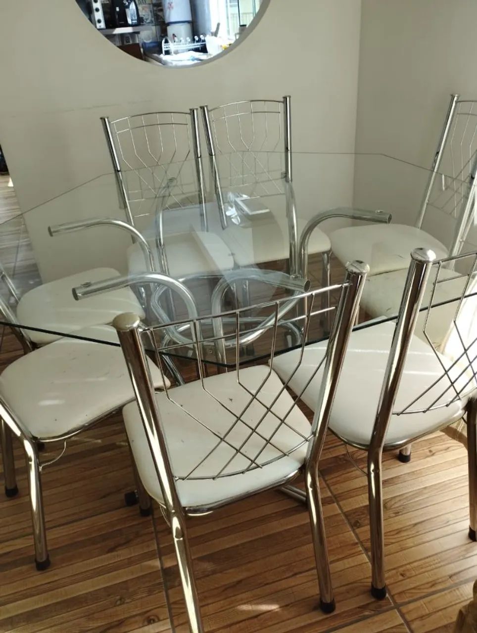 Mesa oitavada tampo de vidro e pés cromados com 8 cadeiras cromadas - Foto 3