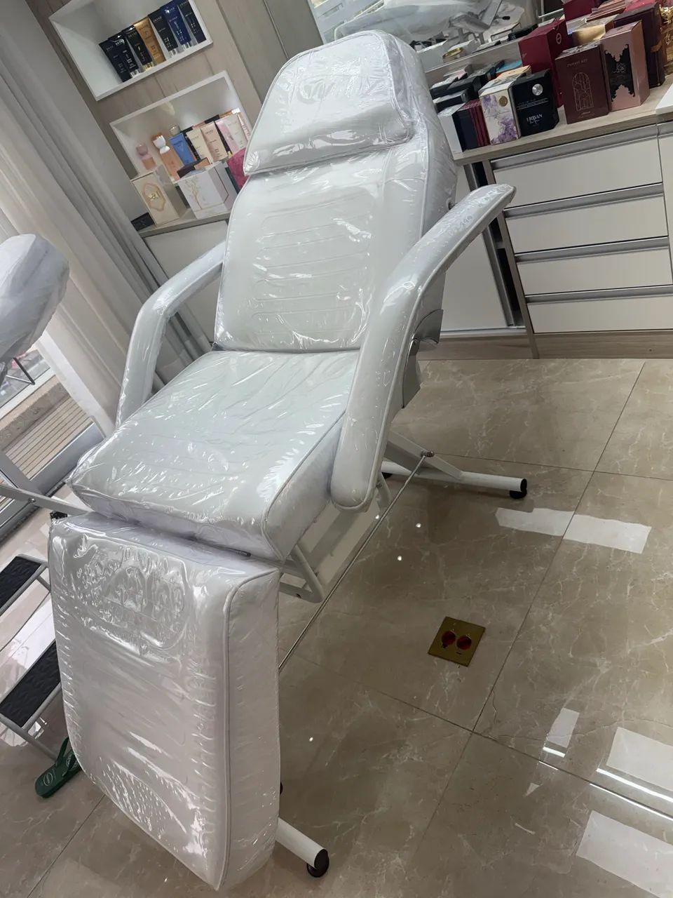 MACA POLTRONA CADEIRA FIXA ESTETICA ESTEK COM PLASTIFICAÇÃO  - Foto 4