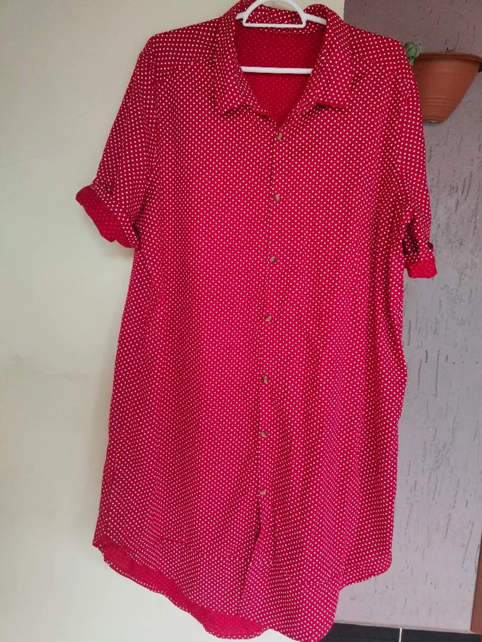 vestido chemise poa vermelho
