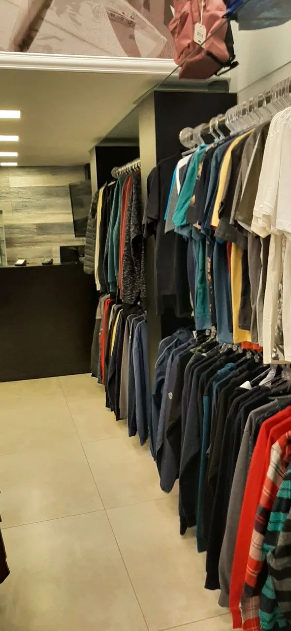 Estoque de Camisetas e moletons